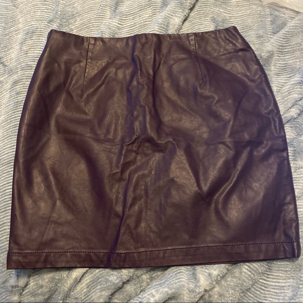 Forever 21 Plum Purple Mini Skirt Women's Size Small 100% Polyurethane & Lined